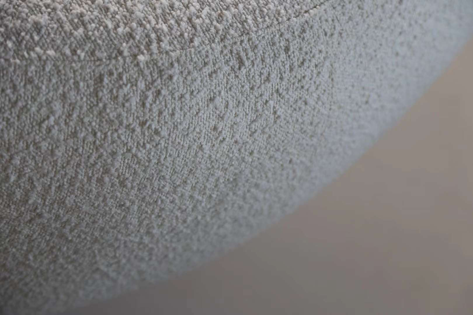 White Curved Sofa – Sculptural Upholstered Arc Couch for Contemporary Living Rooms White Boucle in stock (WT-TEDDY AP)