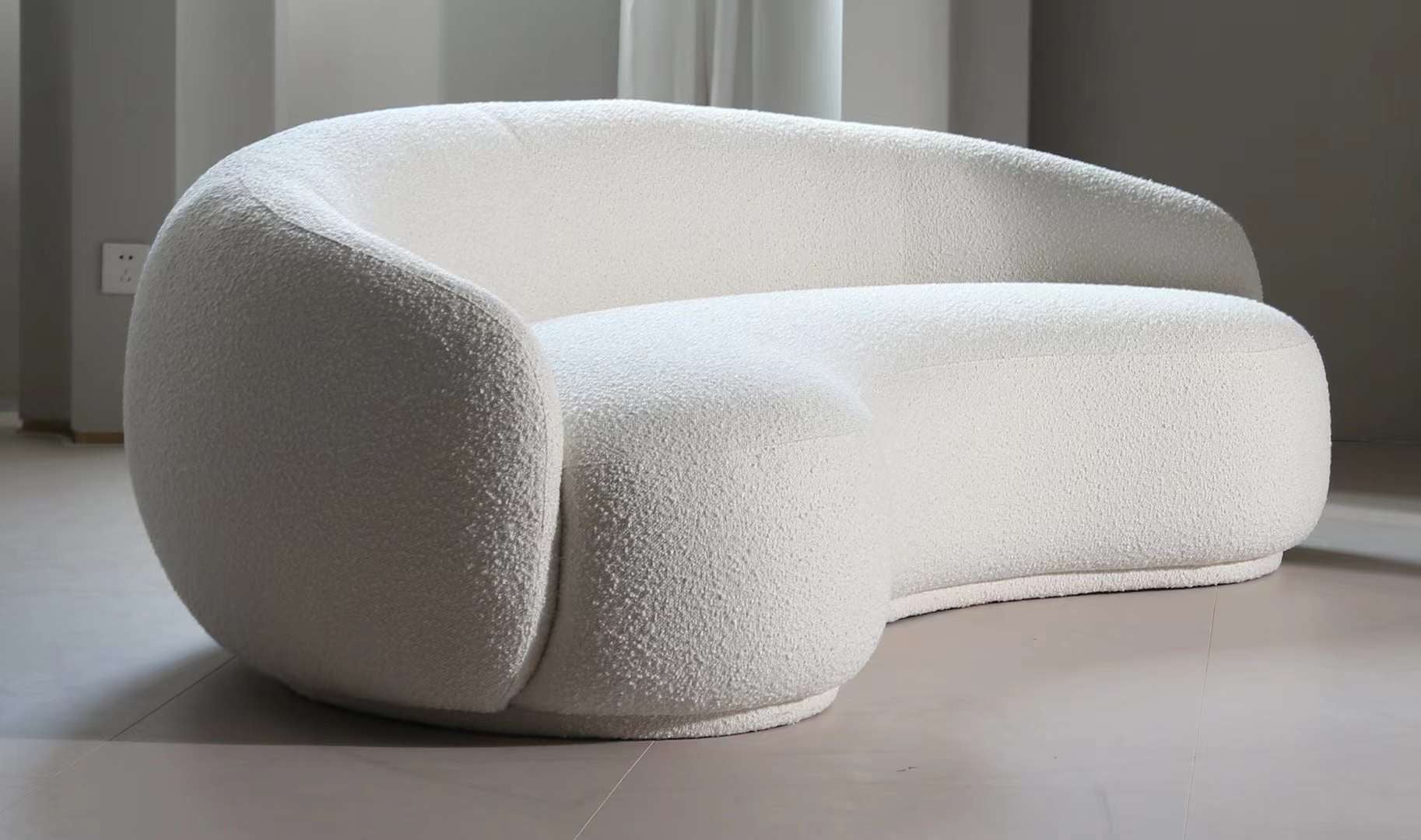 White Curved Sofa – Sculptural Upholstered Arc Couch for Contemporary Living Rooms White Boucle in stock (WT-TEDDY AP)