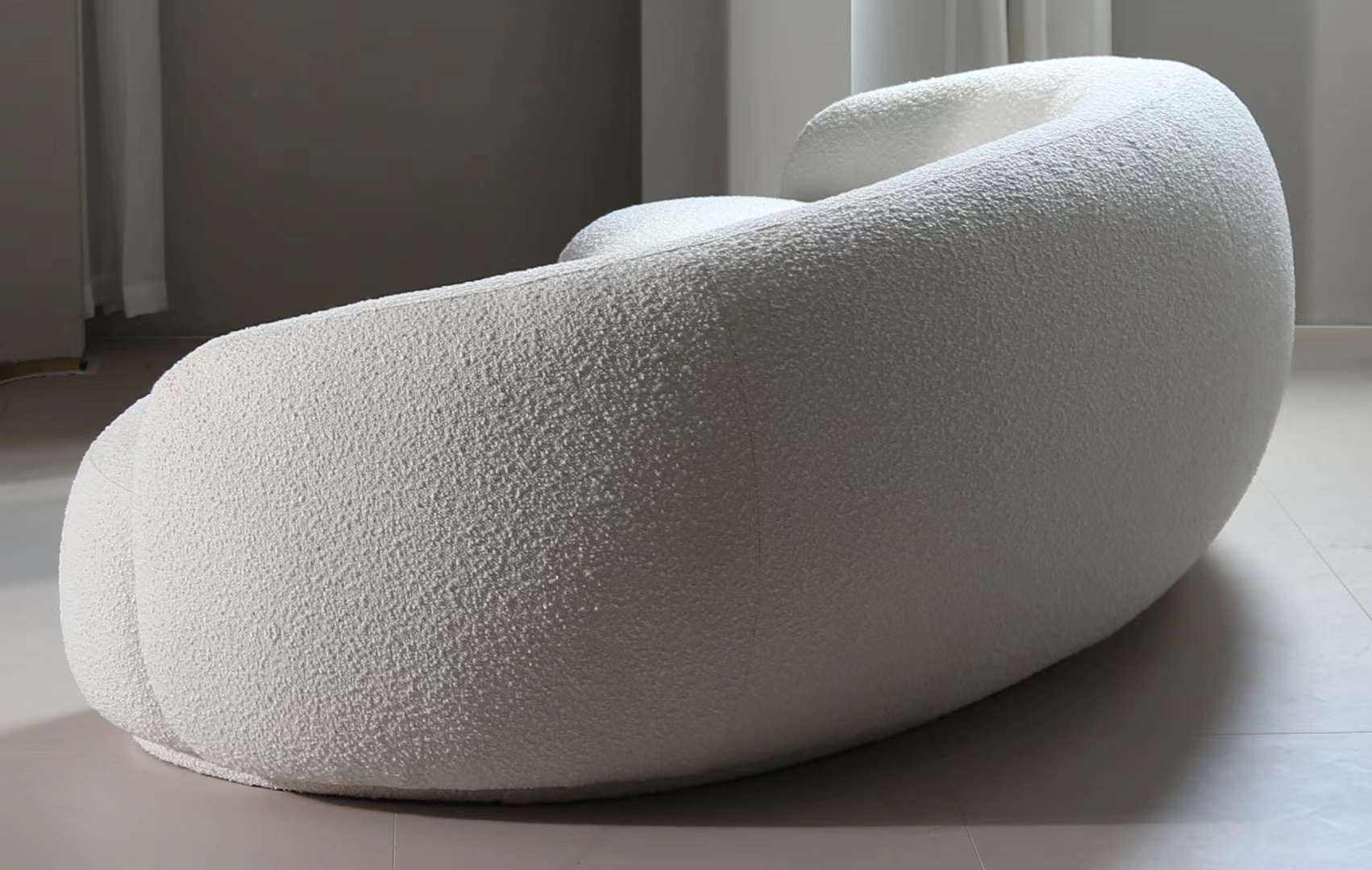 White Curved Sofa – Sculptural Upholstered Arc Couch for Contemporary Living Rooms White Boucle in stock (WT-TEDDY AP)